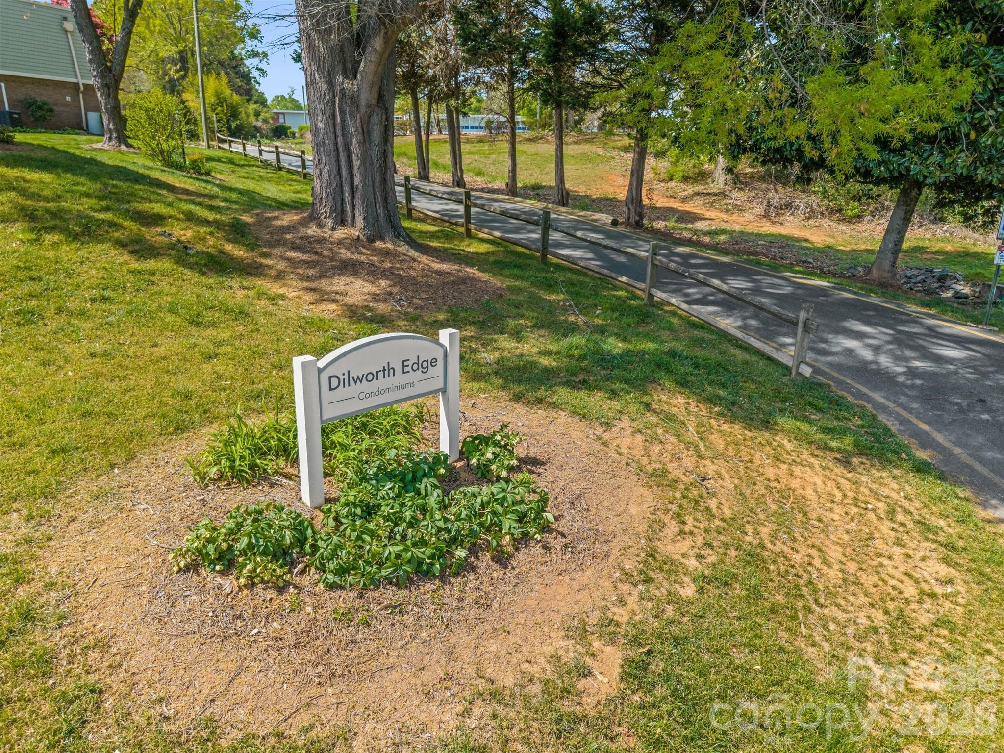 2636 Park Road Unit: B