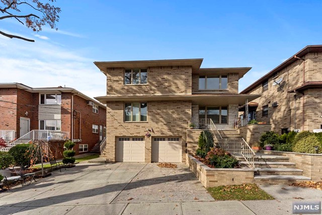 229 8th Street 2nd Flr