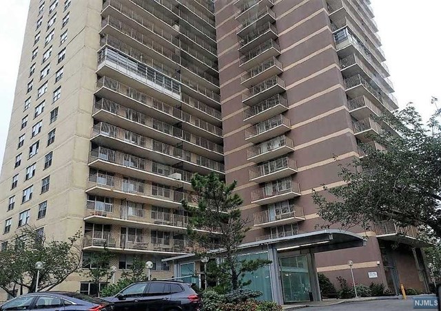 6040 Boulevard East 32