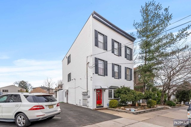 128 West Central Boulevard 1