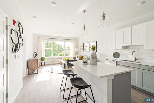 15 West Johnson Avenue 301