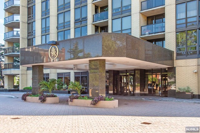 900 Palisade Avenue 2B