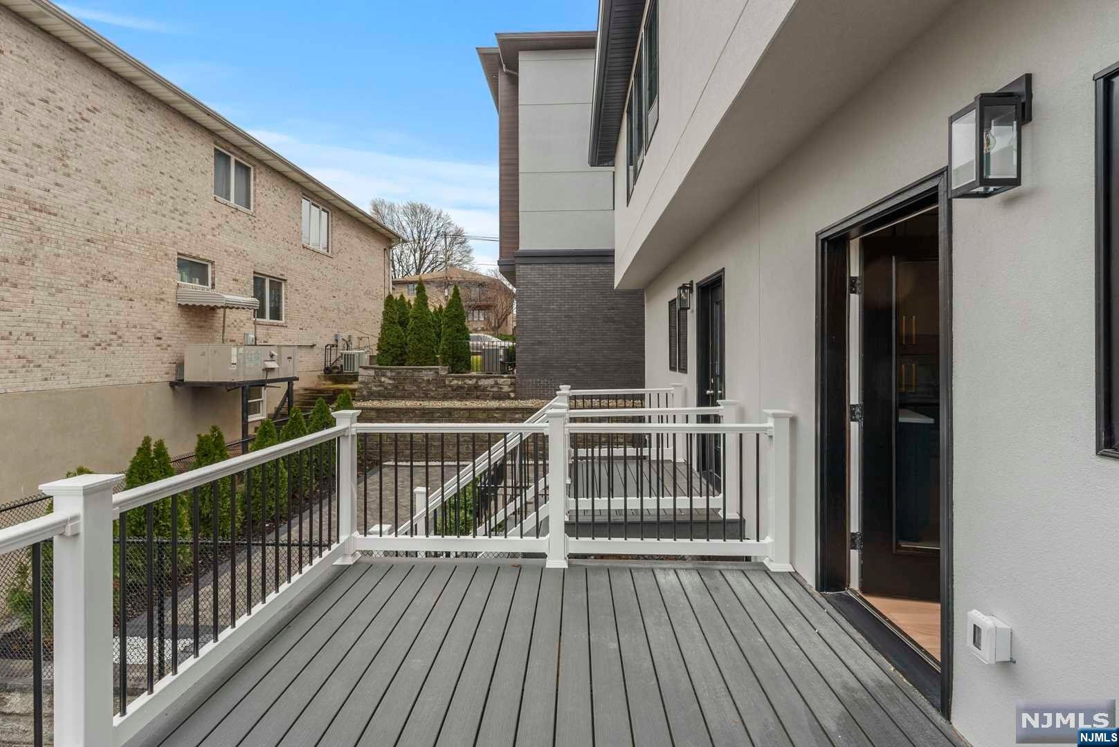 51 E Homestead Avenue