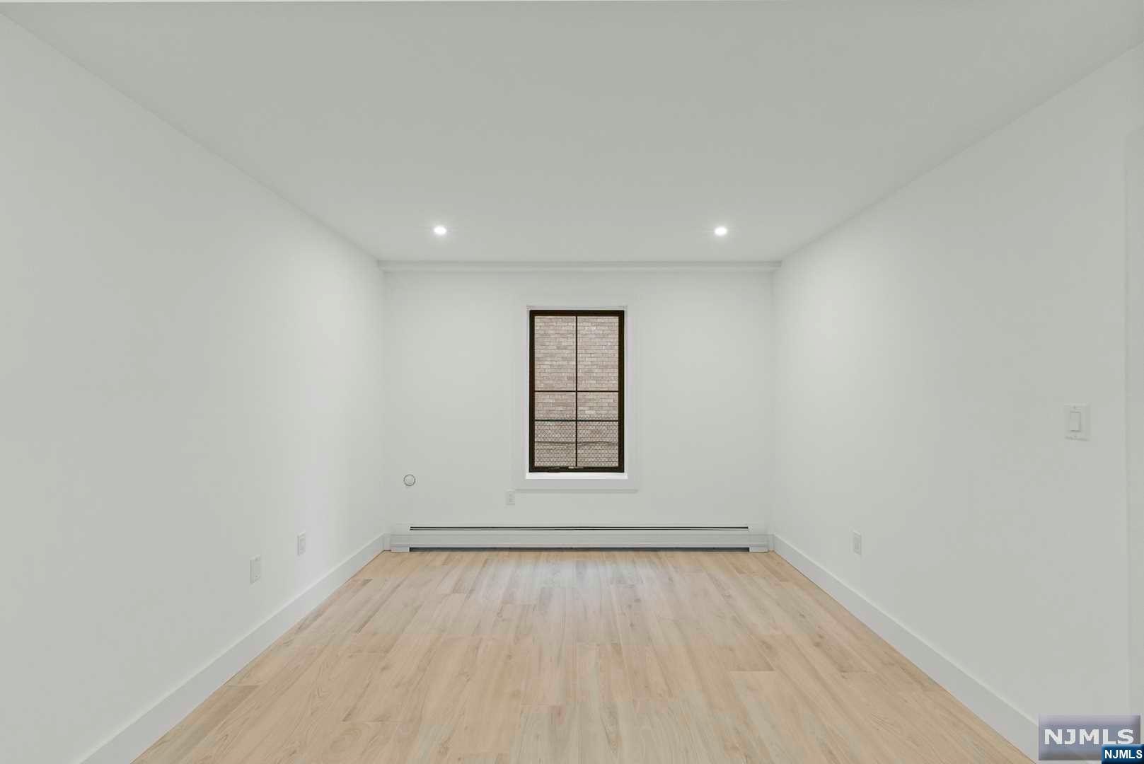 51 E Homestead Avenue