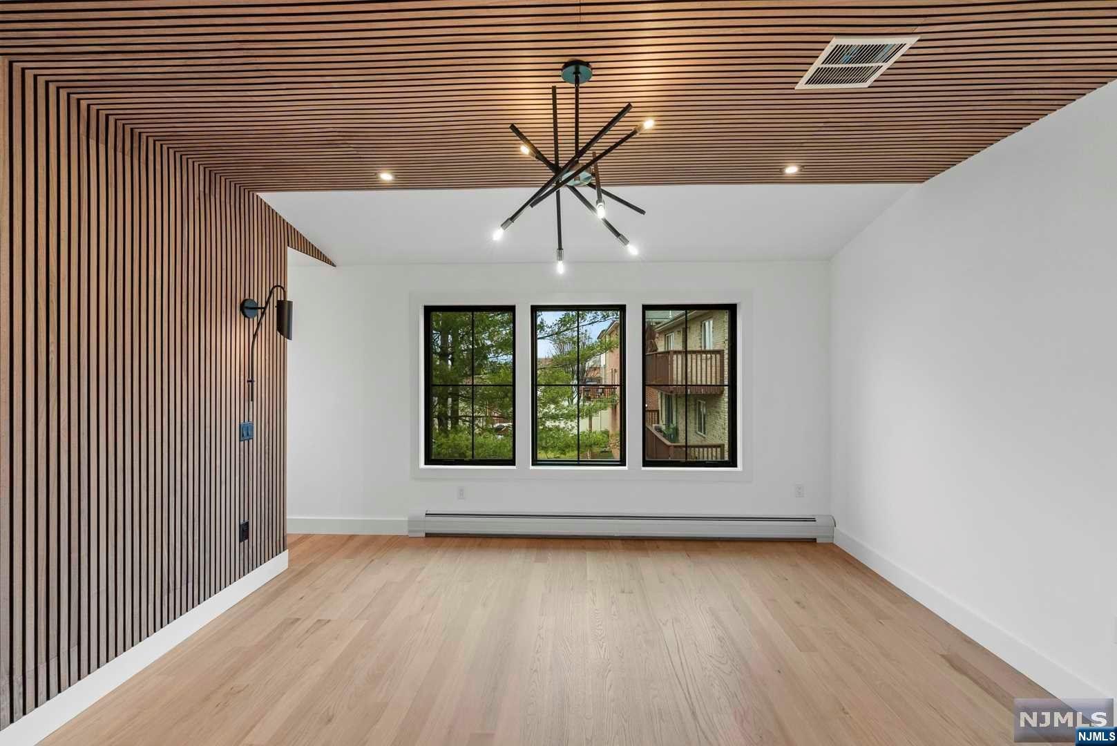 51 E Homestead Avenue