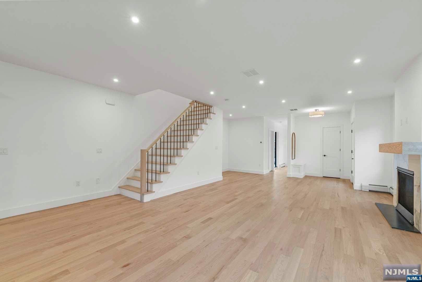 51 E Homestead Avenue