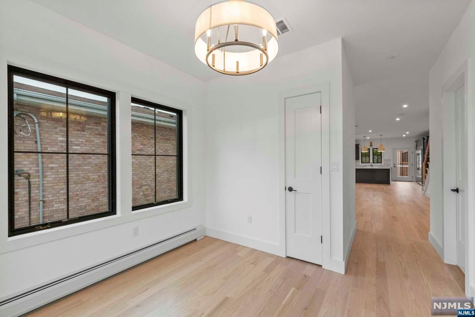 51 E Homestead Avenue