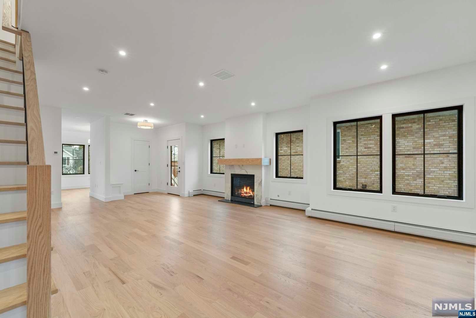 51 E Homestead Avenue