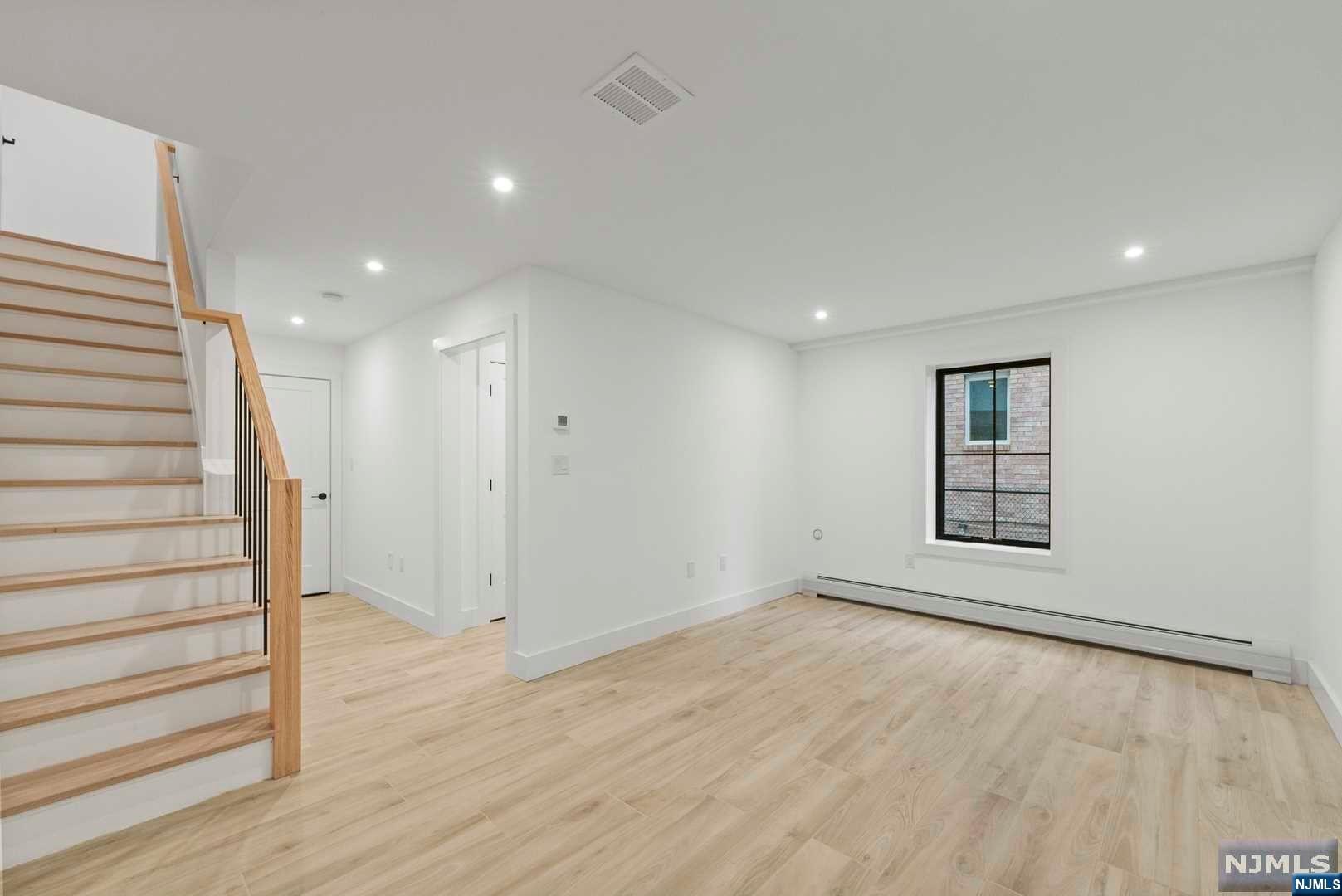 51 E Homestead Avenue