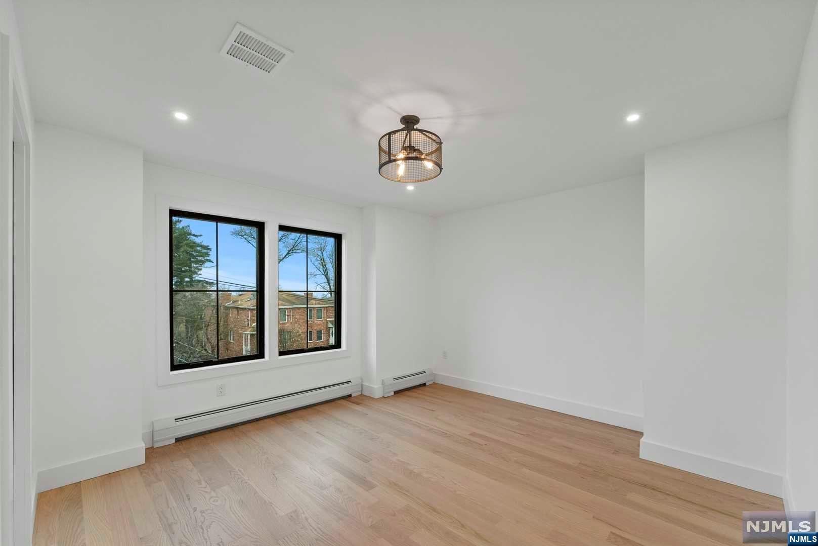 51 E Homestead Avenue