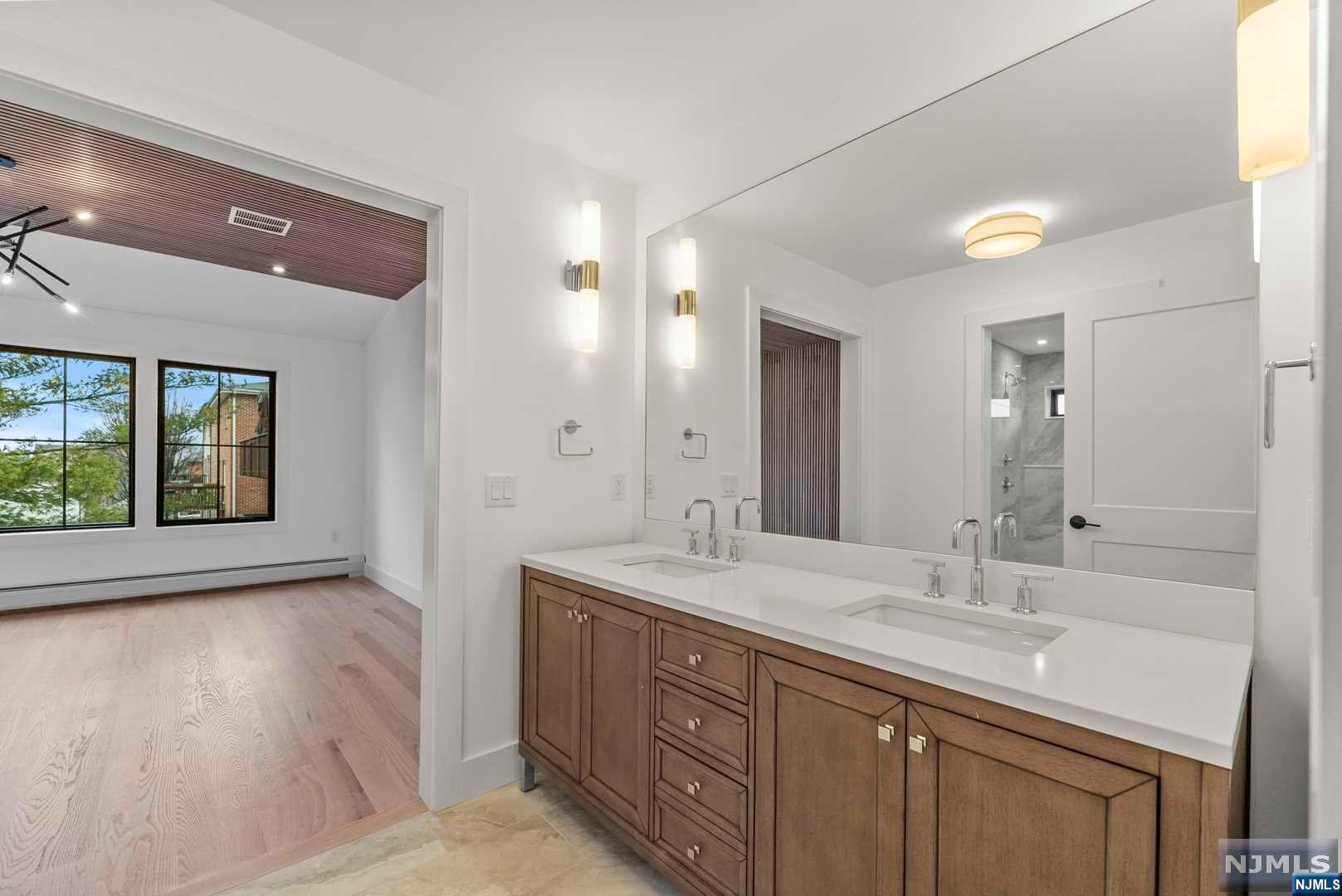 51 E Homestead Avenue