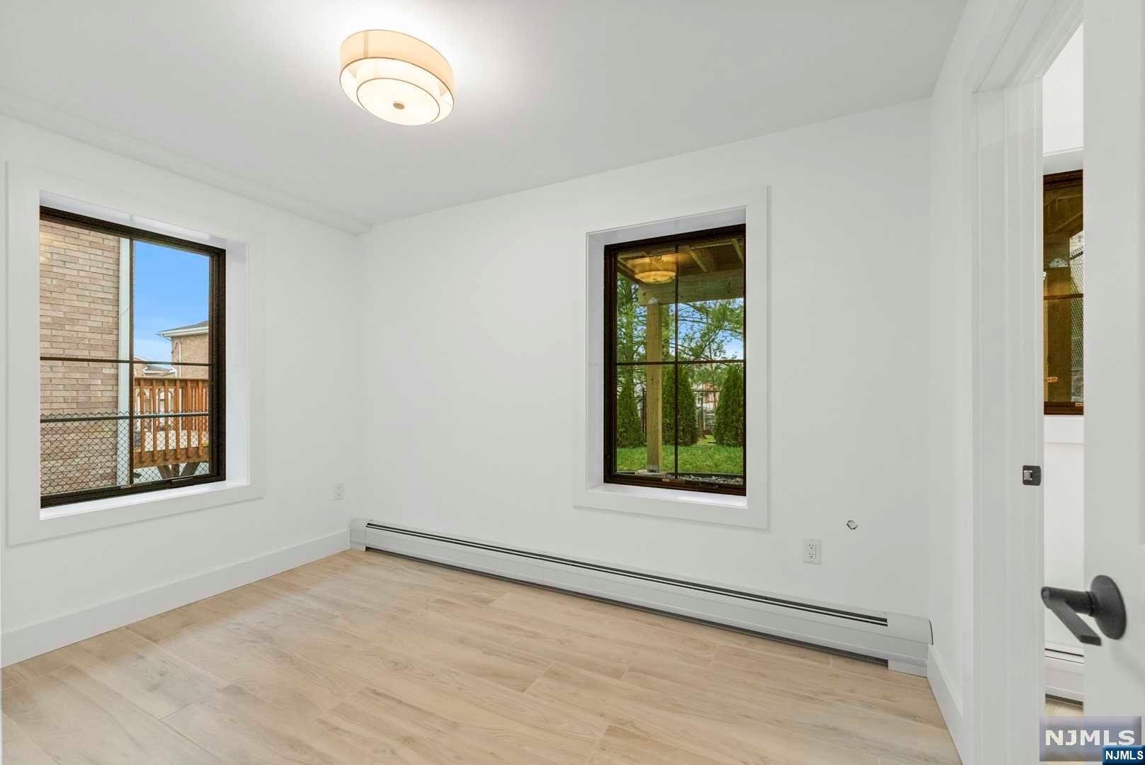 51 E Homestead Avenue