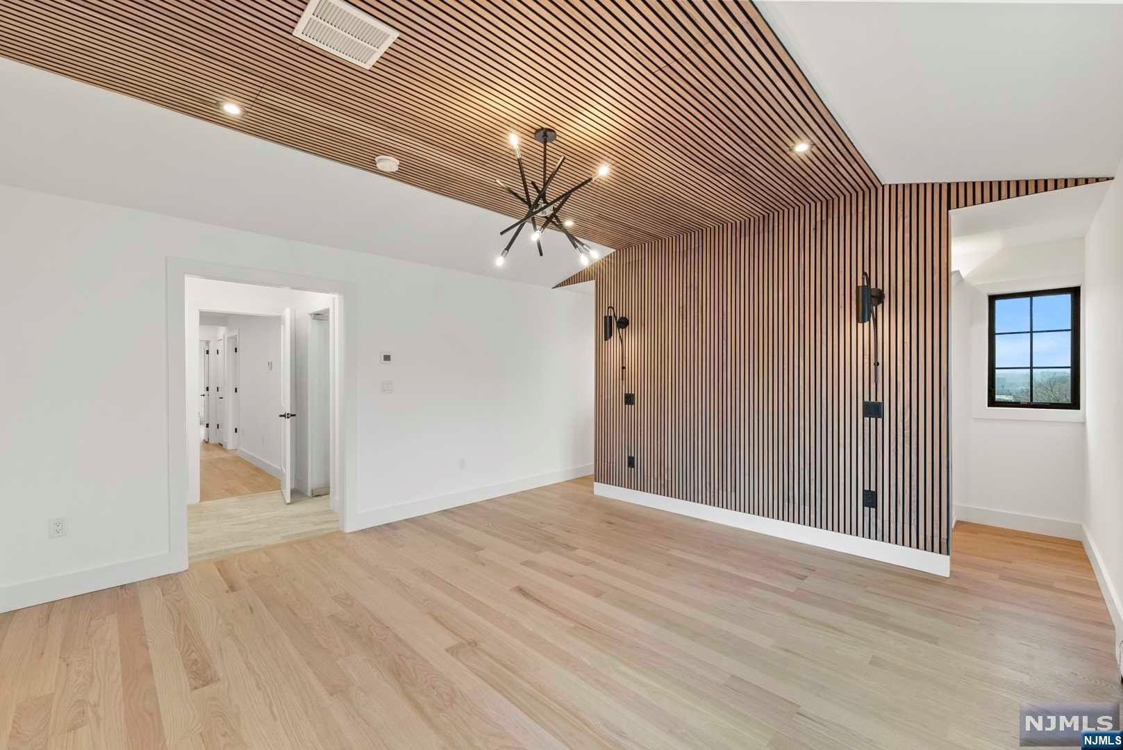 51 E Homestead Avenue