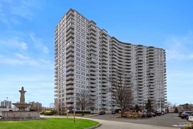 2000 Linwood Avenue 17A