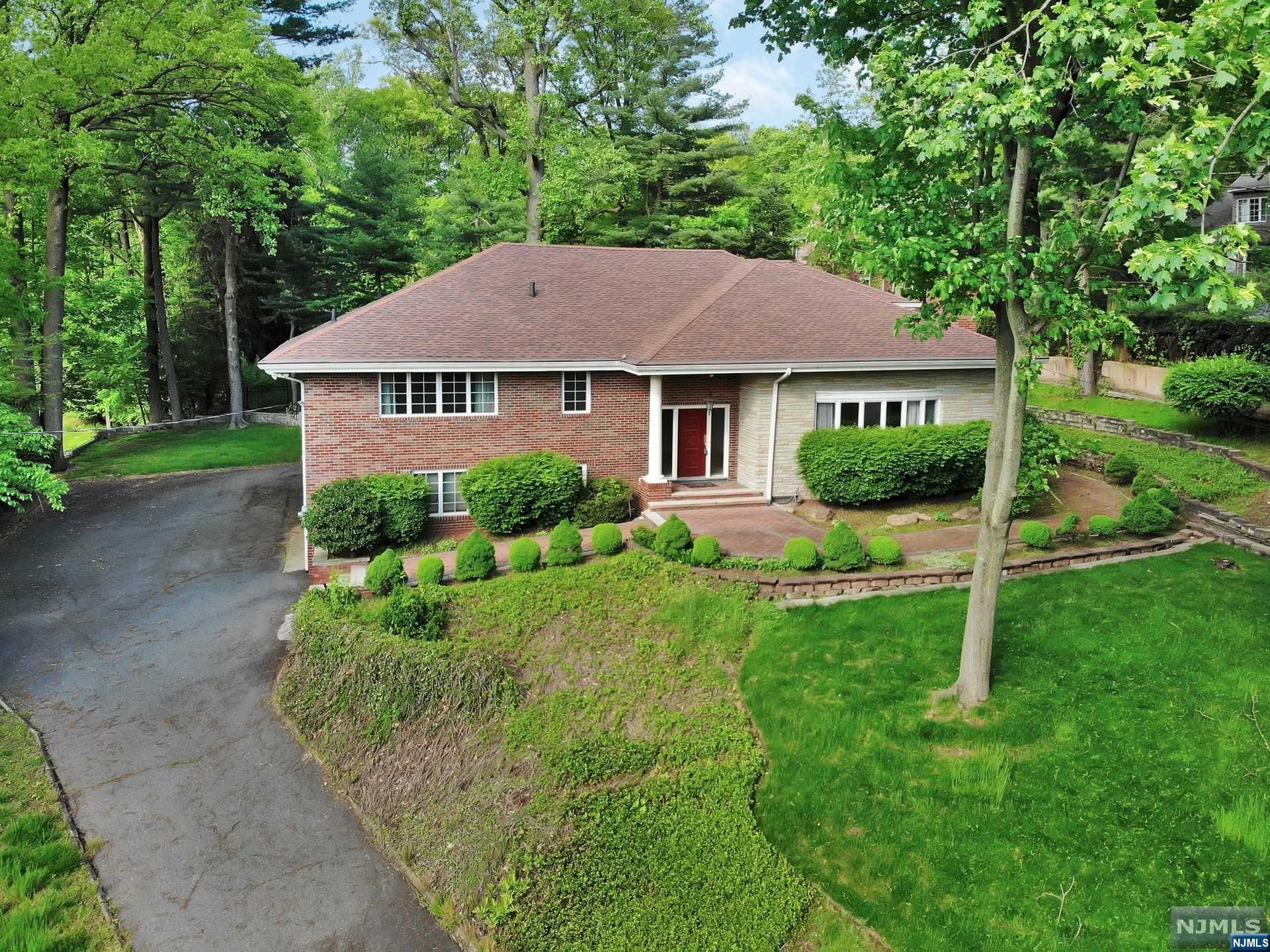 229 E Clinton Avenue