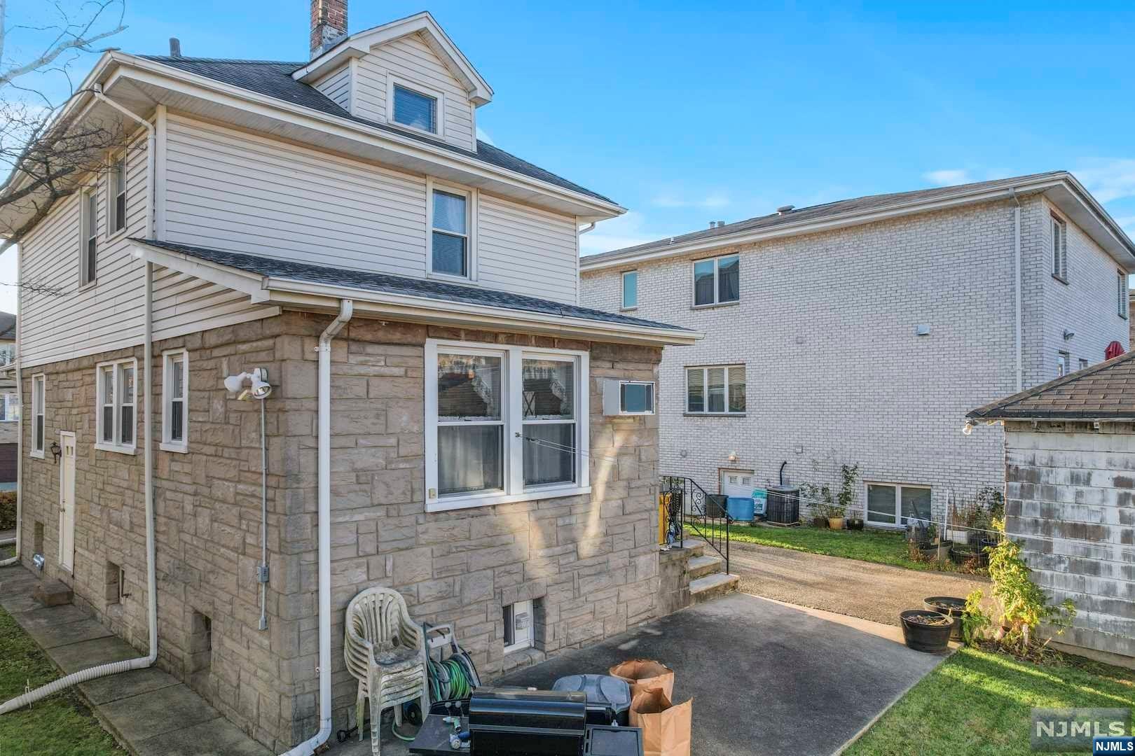 211 E Harriet Avenue