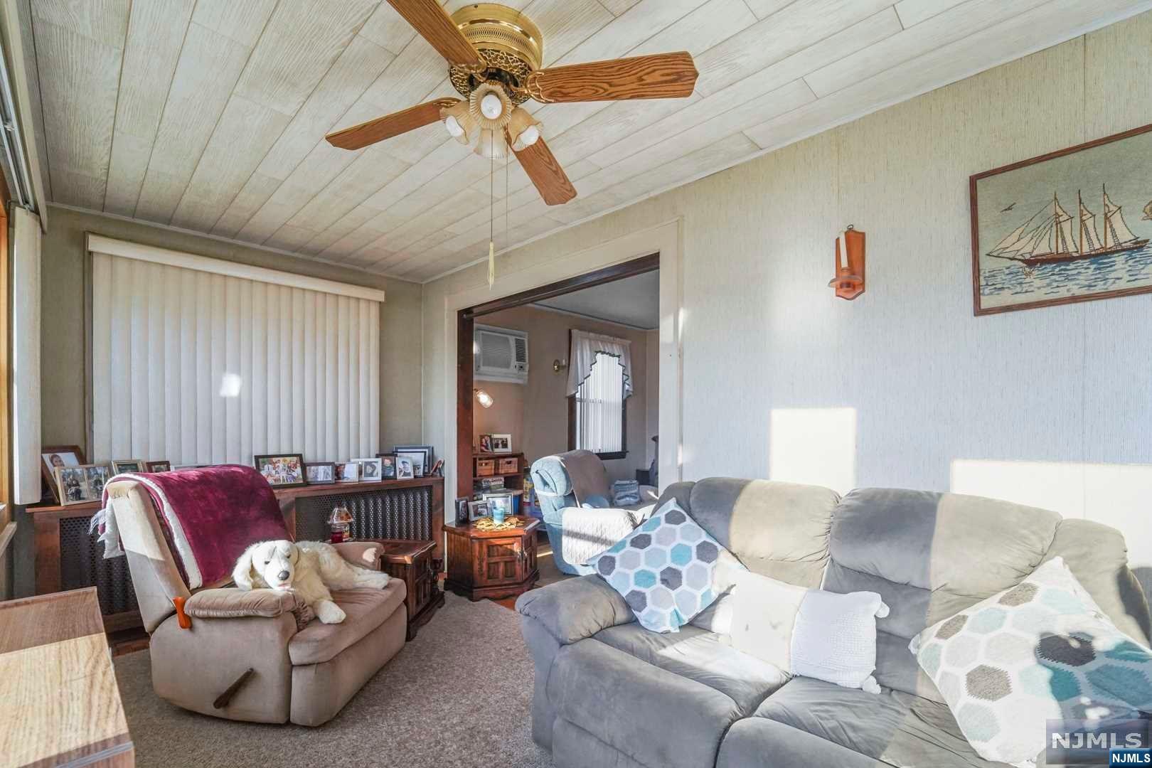 211 E Harriet Avenue