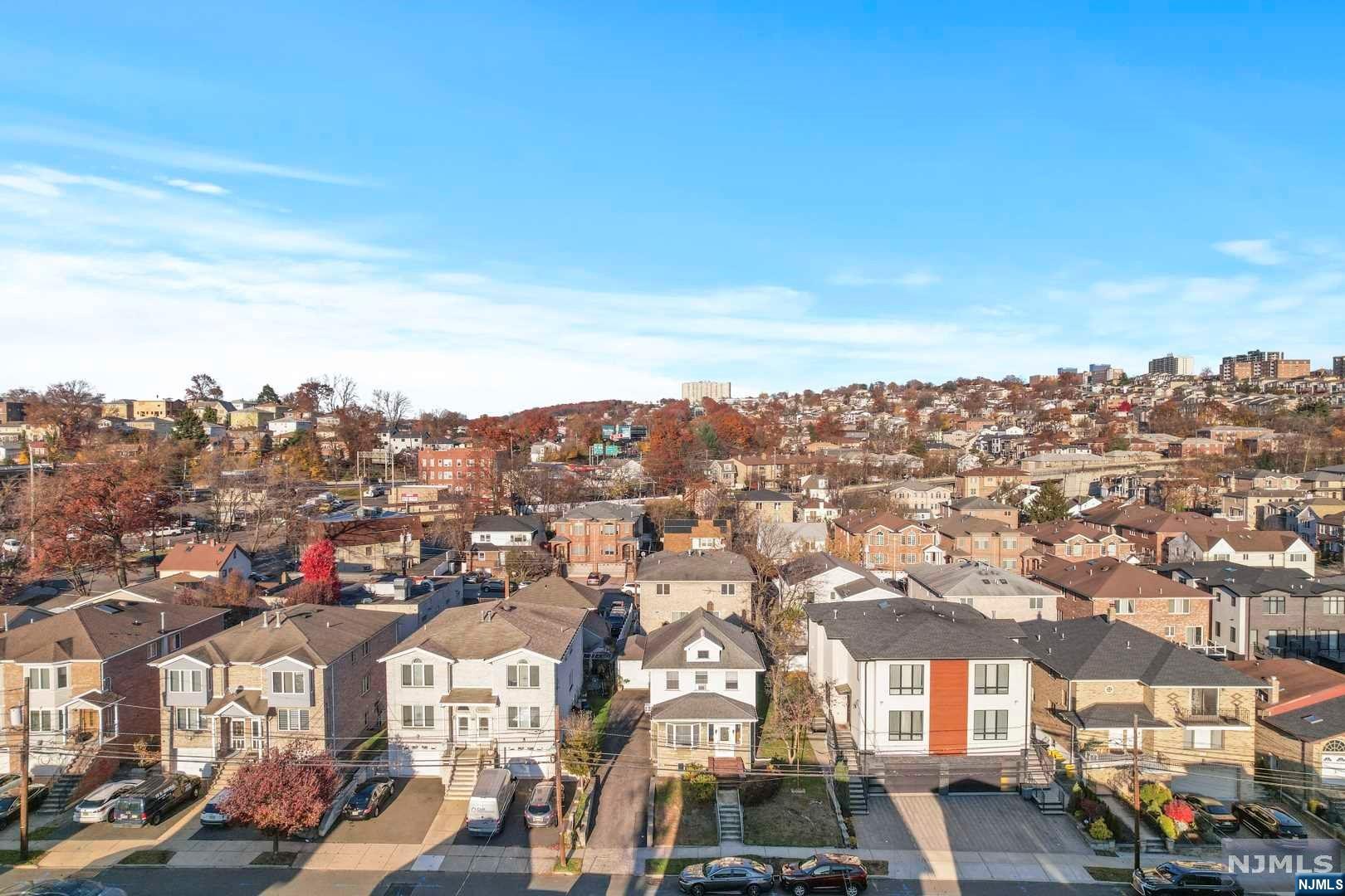 211 E Harriet Avenue