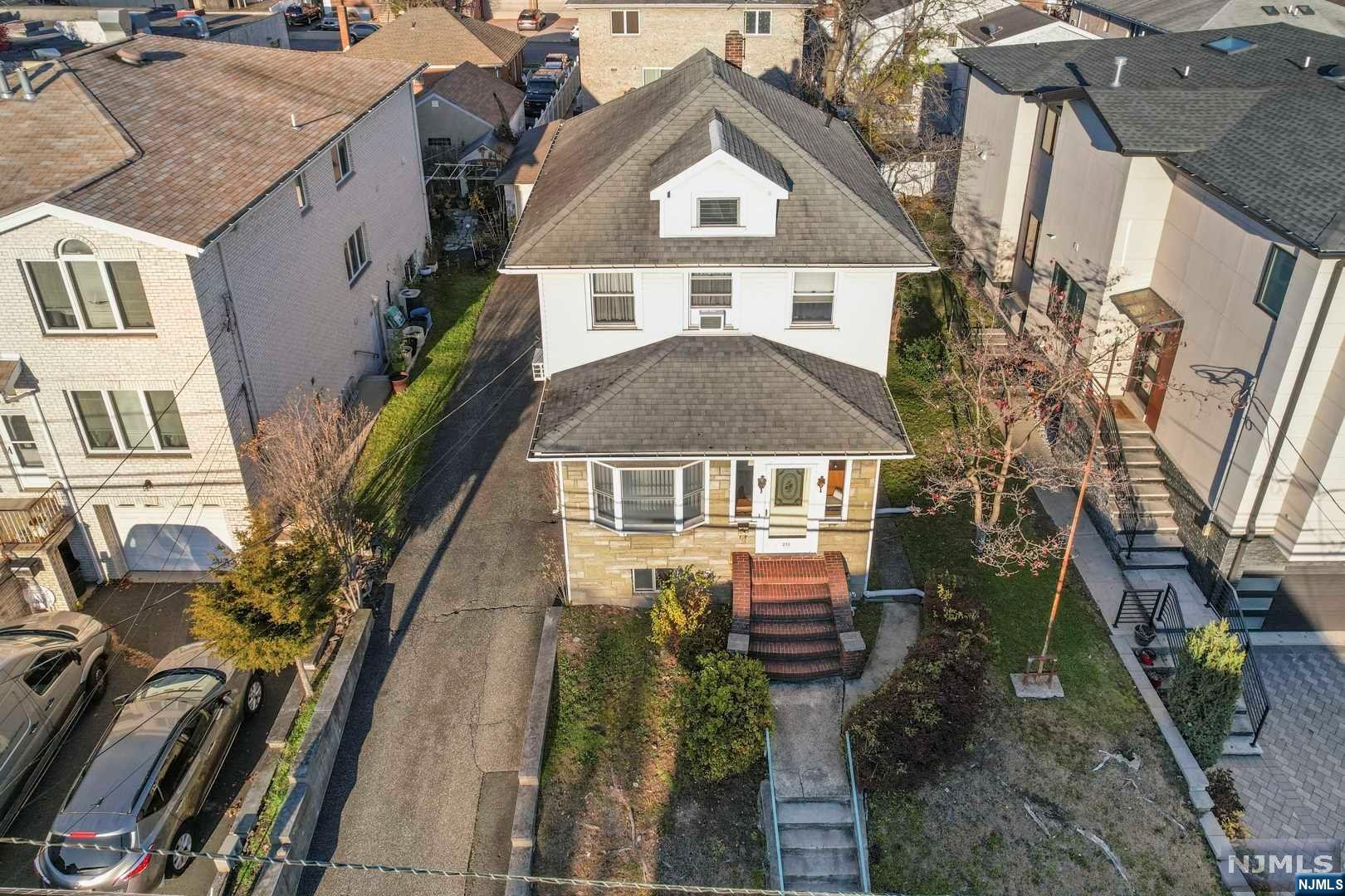 211 E Harriet Avenue