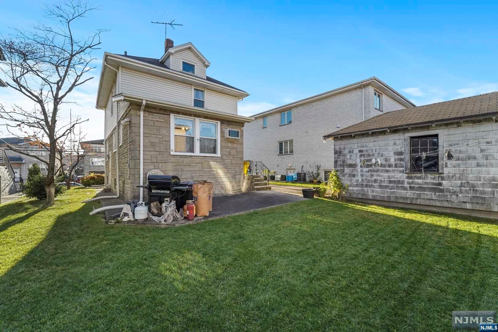 211 E Harriet Avenue