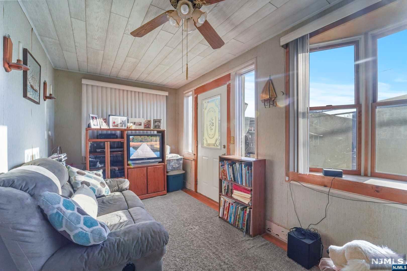 211 E Harriet Avenue