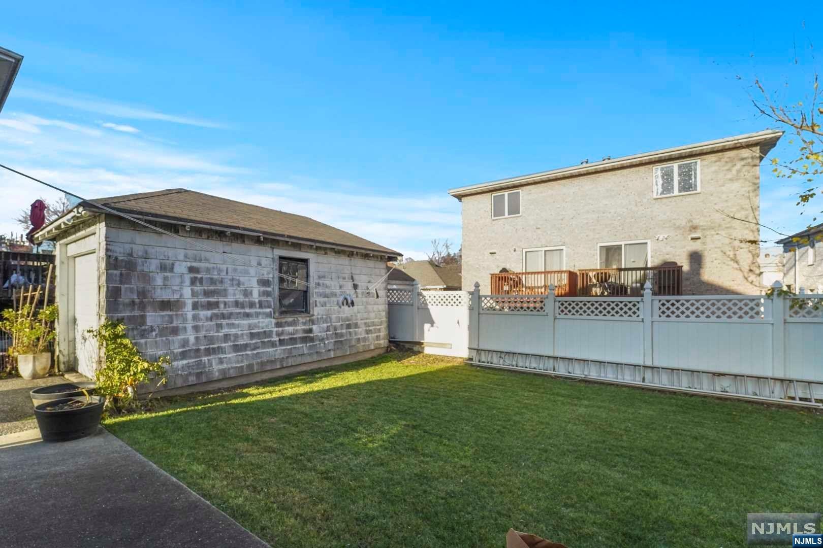 211 E Harriet Avenue