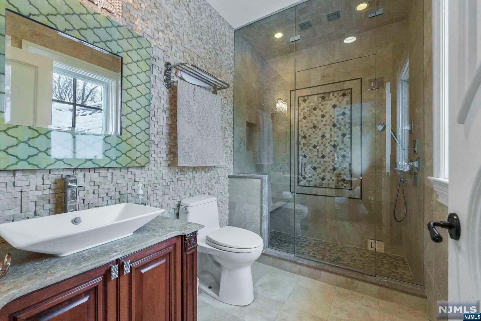 105 Chestnut Ridge Road