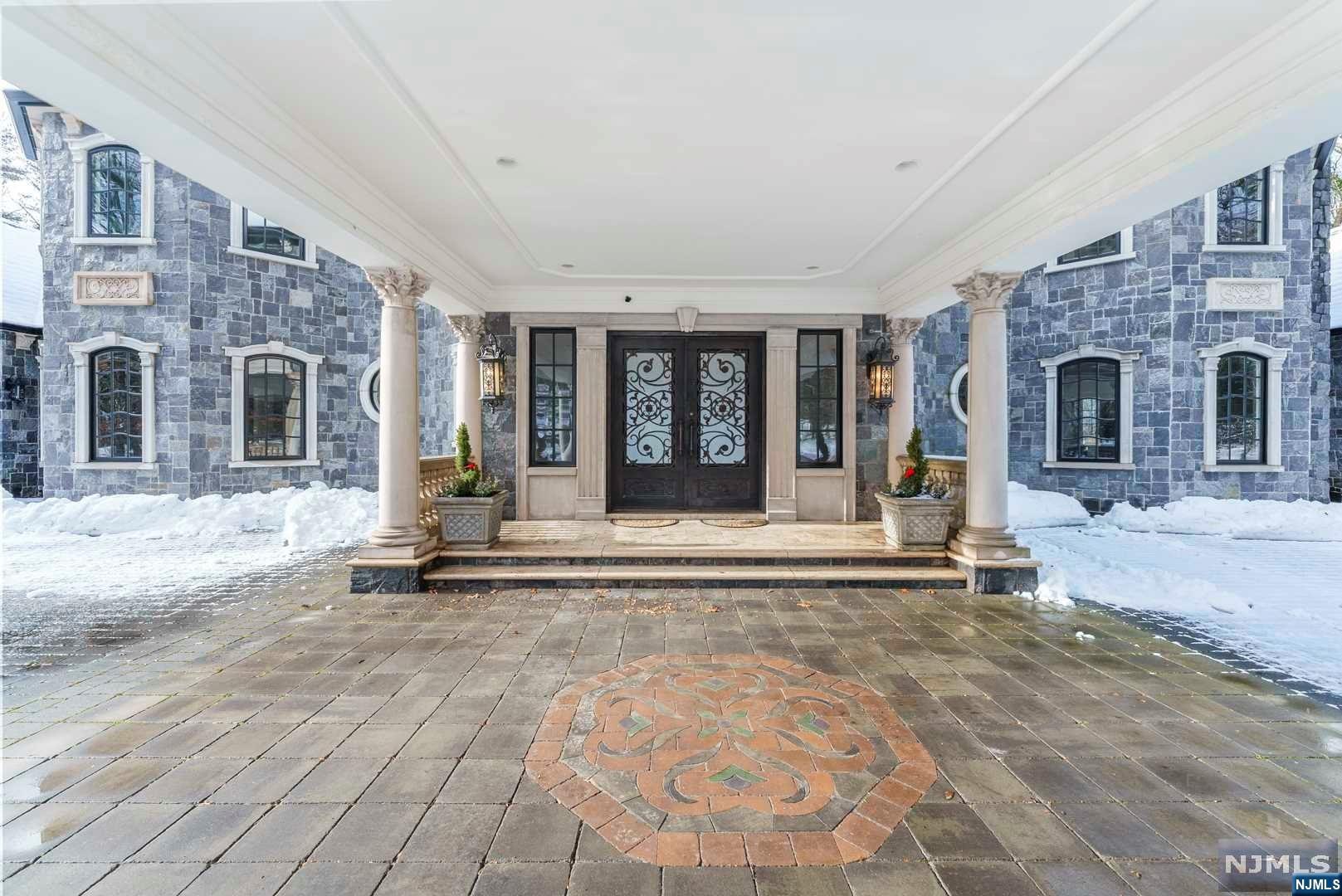 105 Chestnut Ridge Road