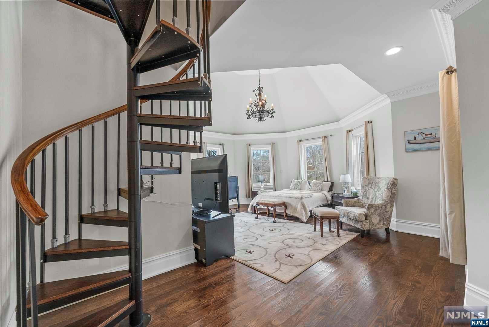105 Chestnut Ridge Road