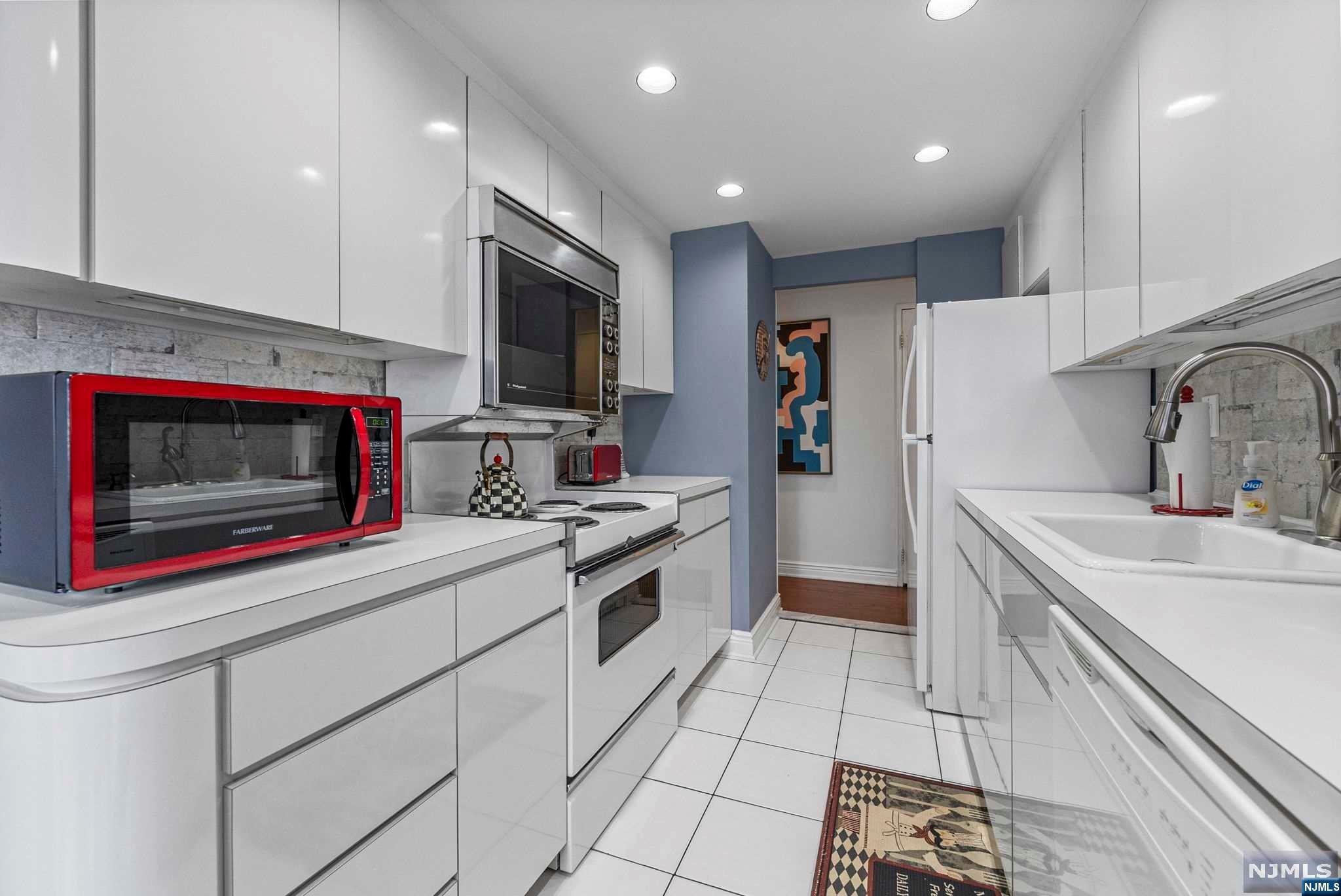 300 Winston Drive 1802