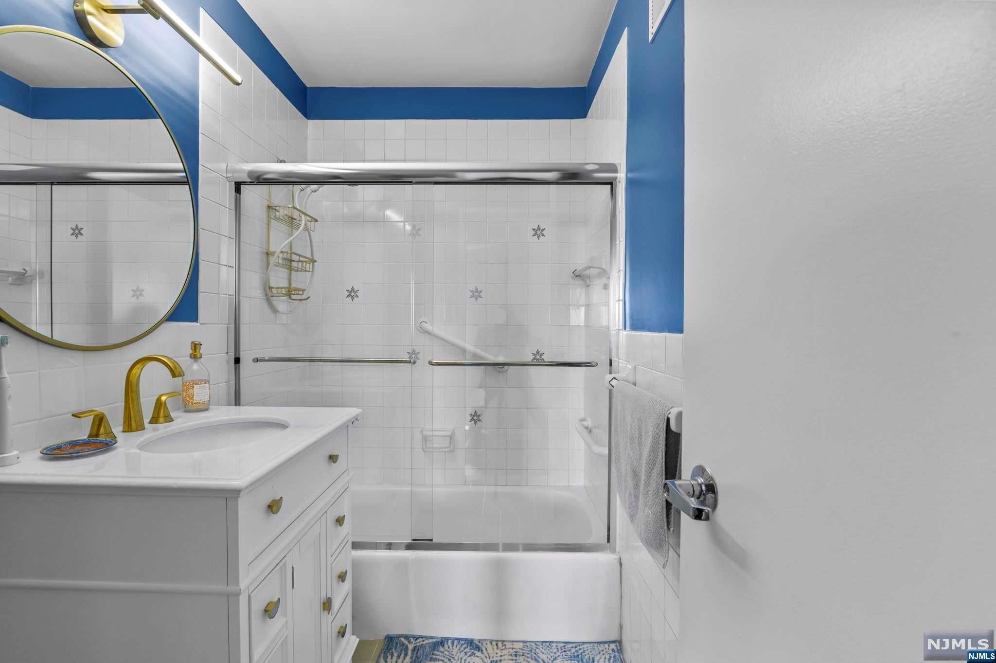 2000 Linwood Avenue 23G