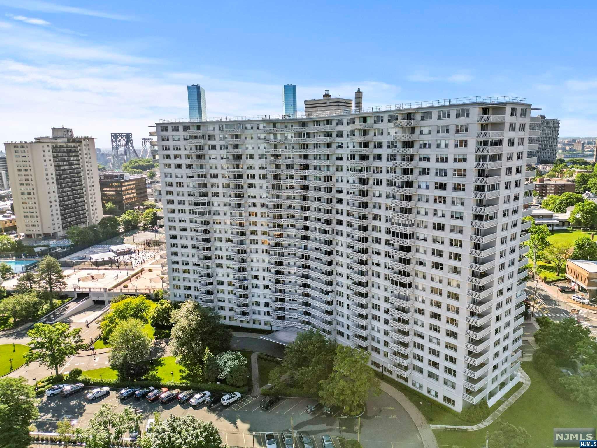 2000 Linwood Avenue 23G