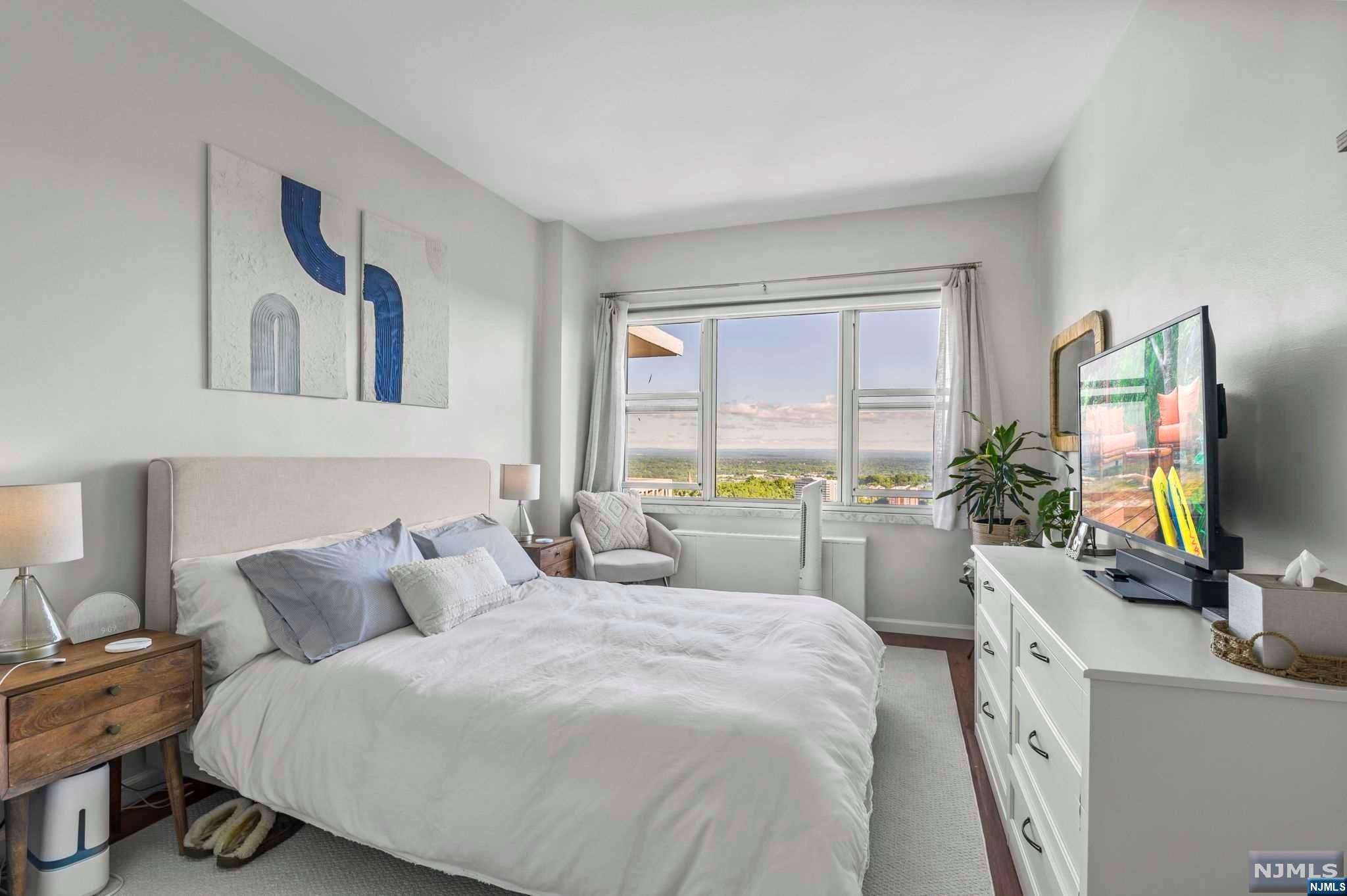 2000 Linwood Avenue 23G