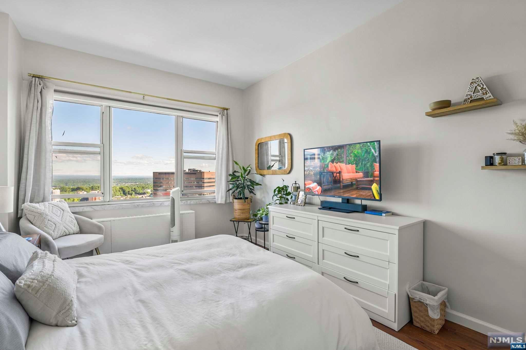 2000 Linwood Avenue 23G