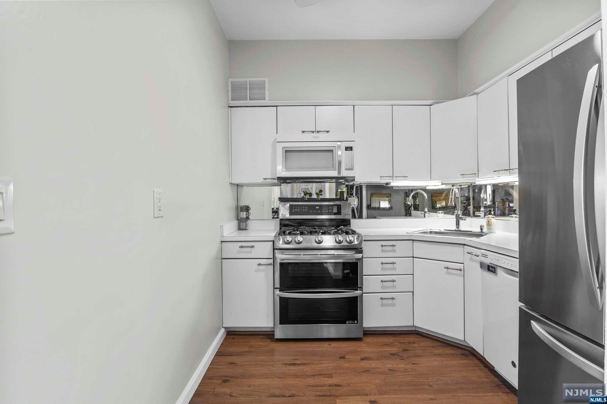 2000 Linwood Avenue 23G