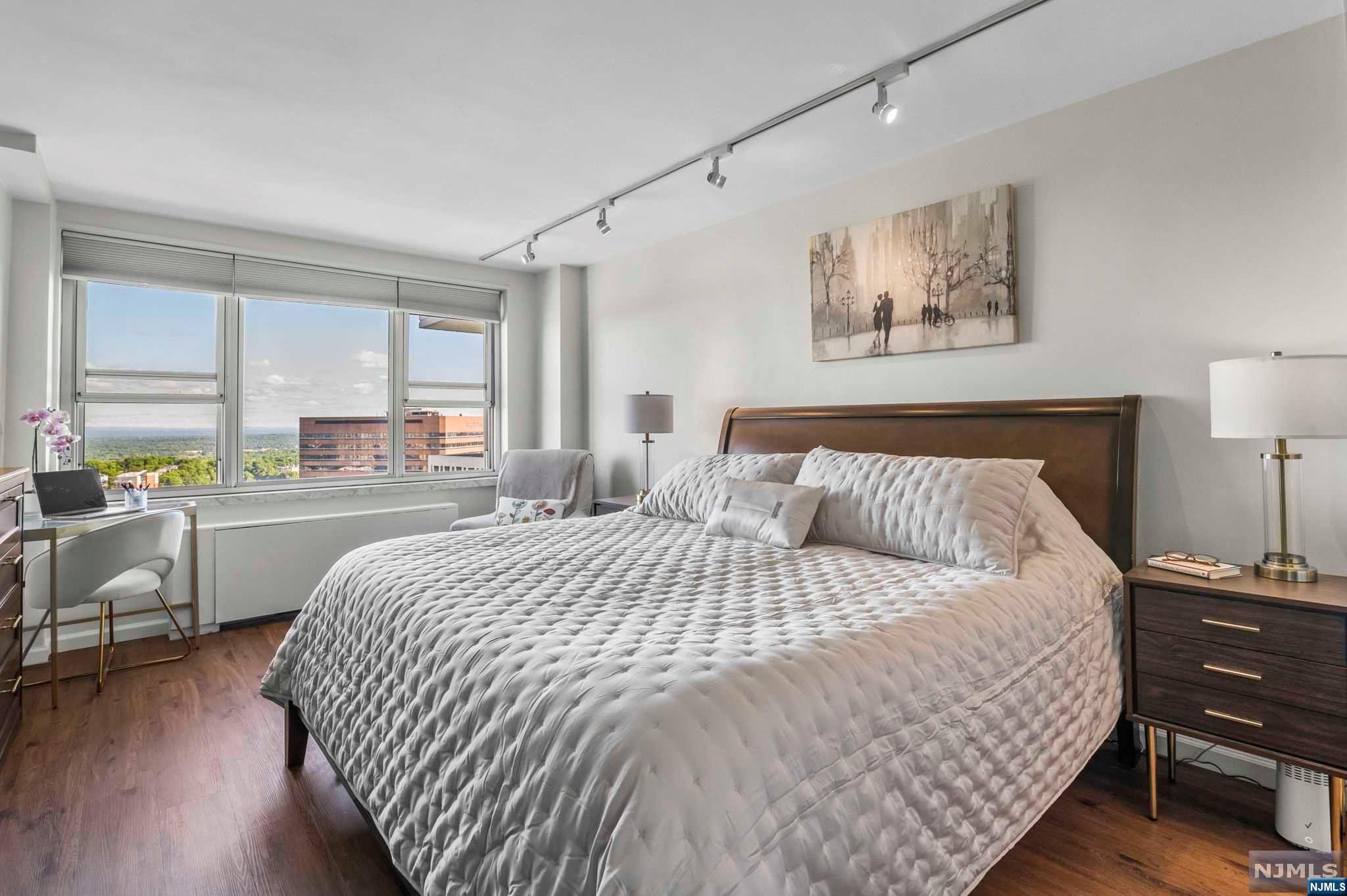 2000 Linwood Avenue 23G