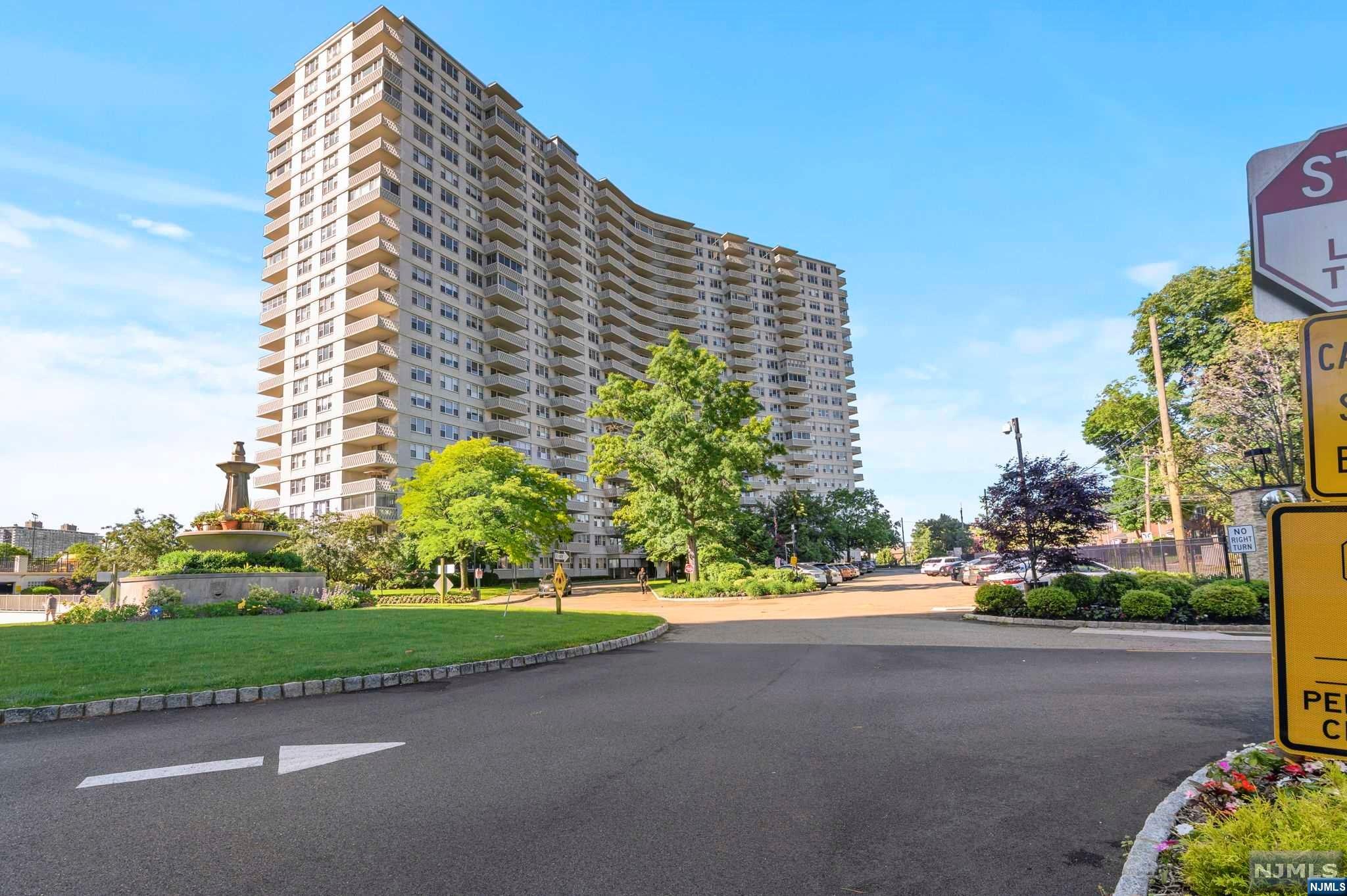 2000 Linwood Avenue 23G