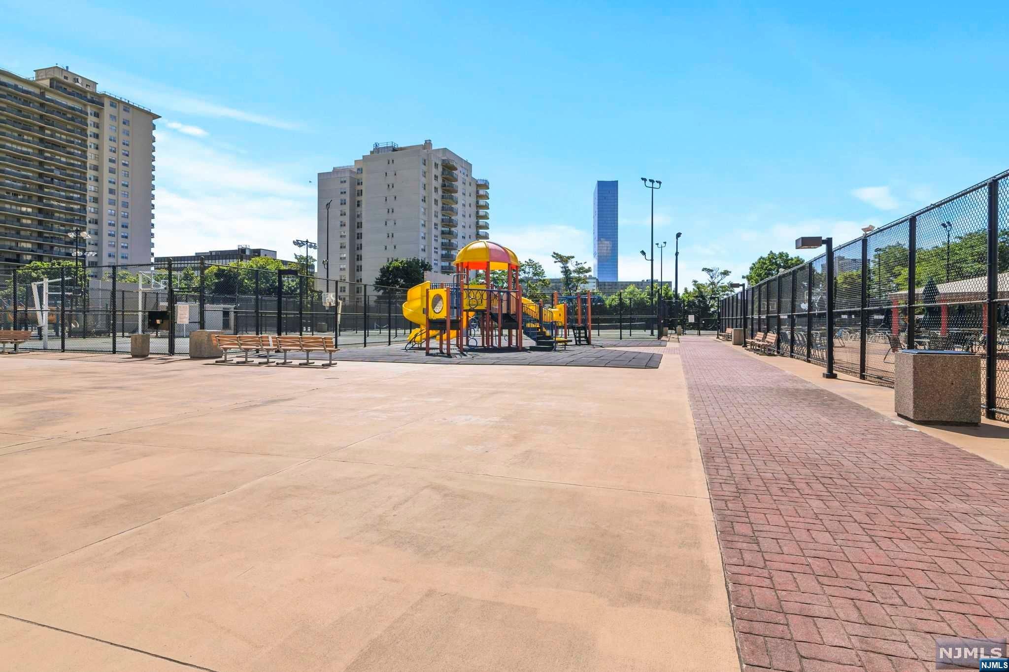 2000 Linwood Avenue 23G