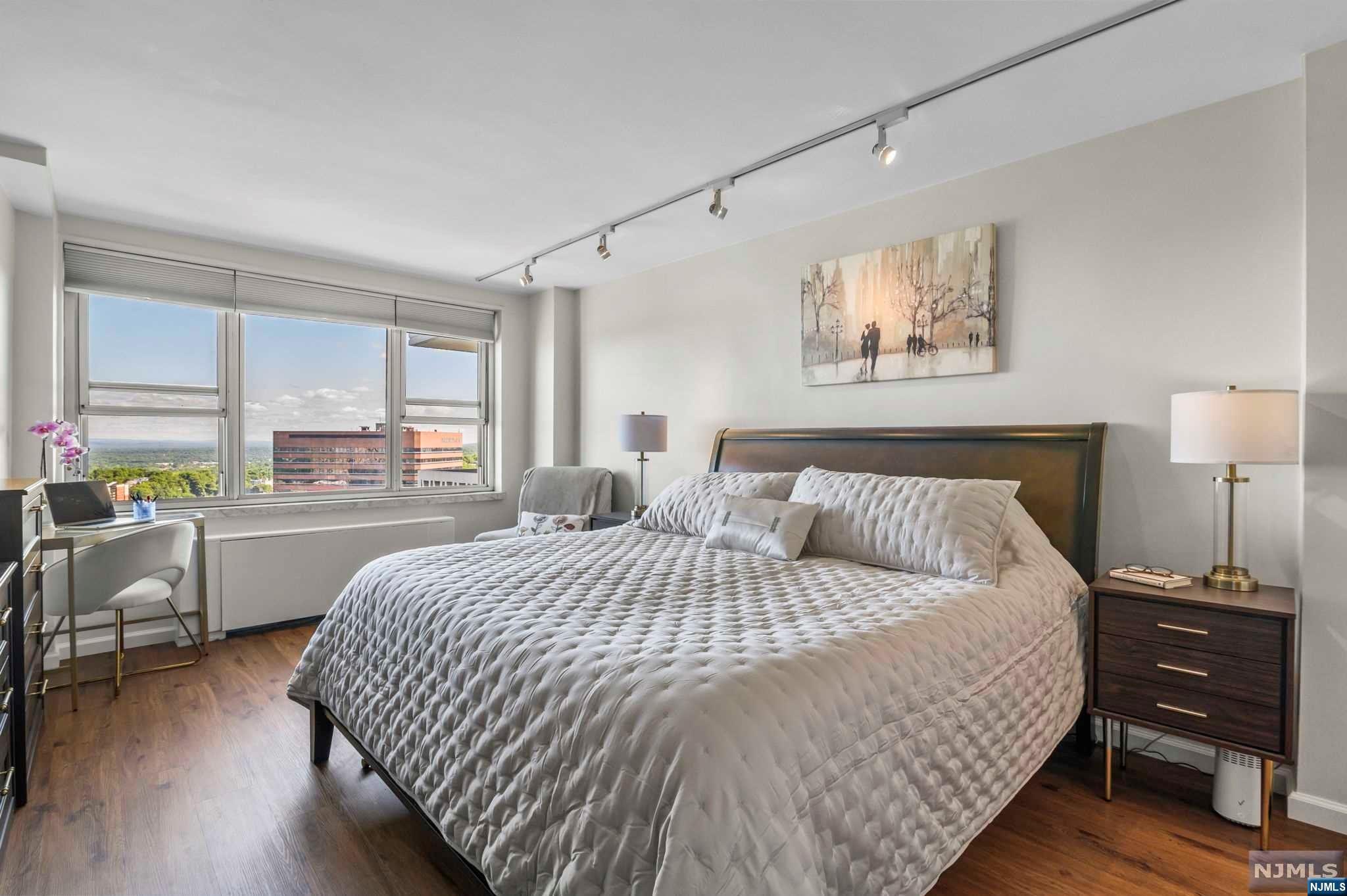 2000 Linwood Avenue 23G