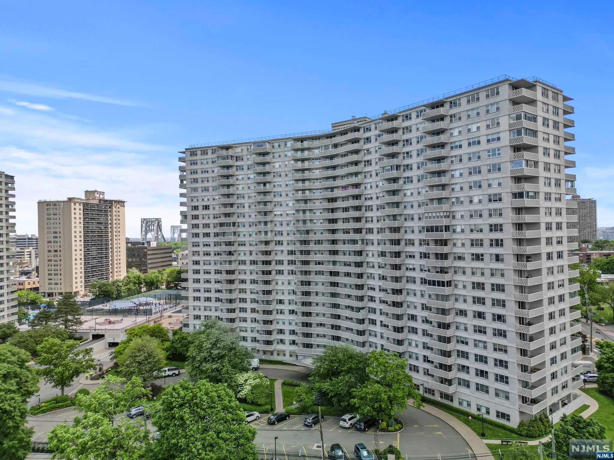 2000 Linwood Avenue 23G