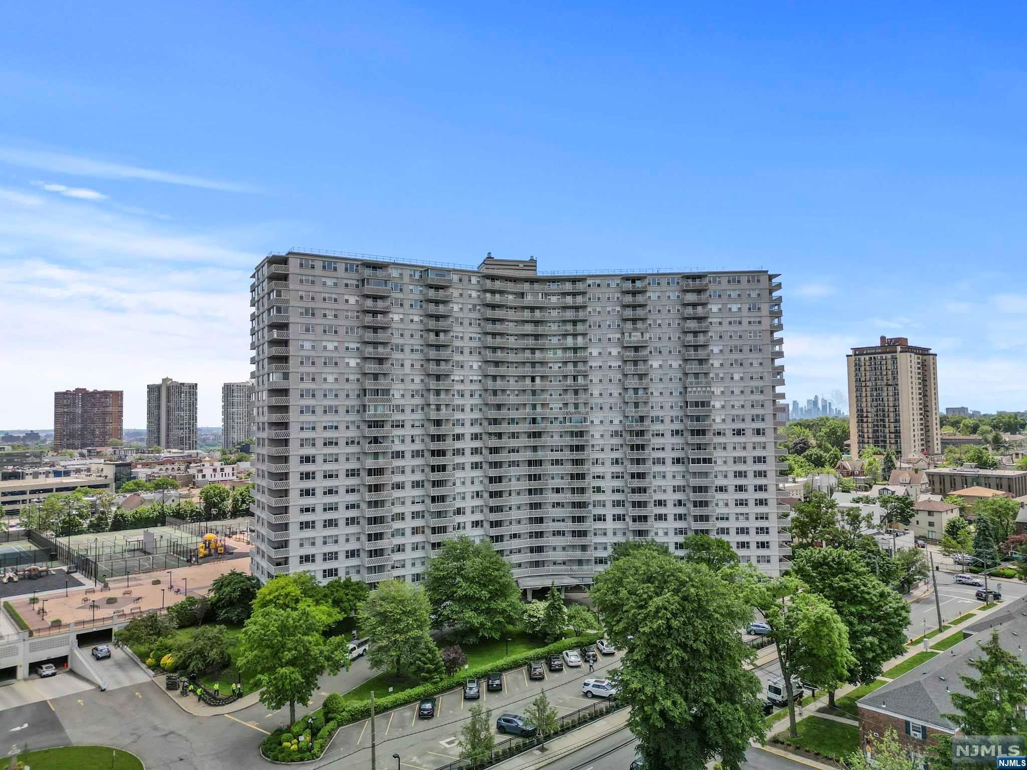 2000 Linwood Avenue 23G