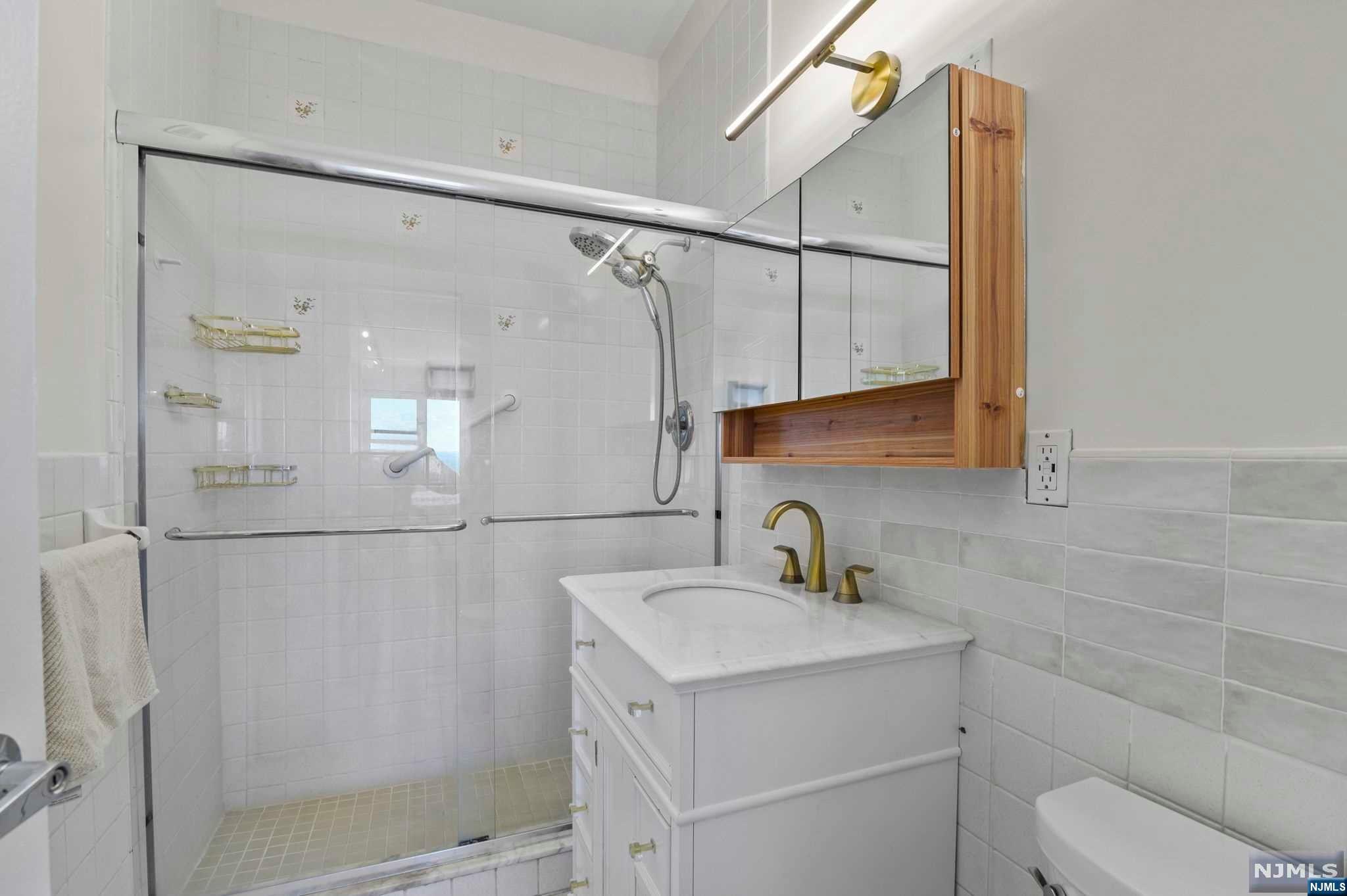 2000 Linwood Avenue 23G