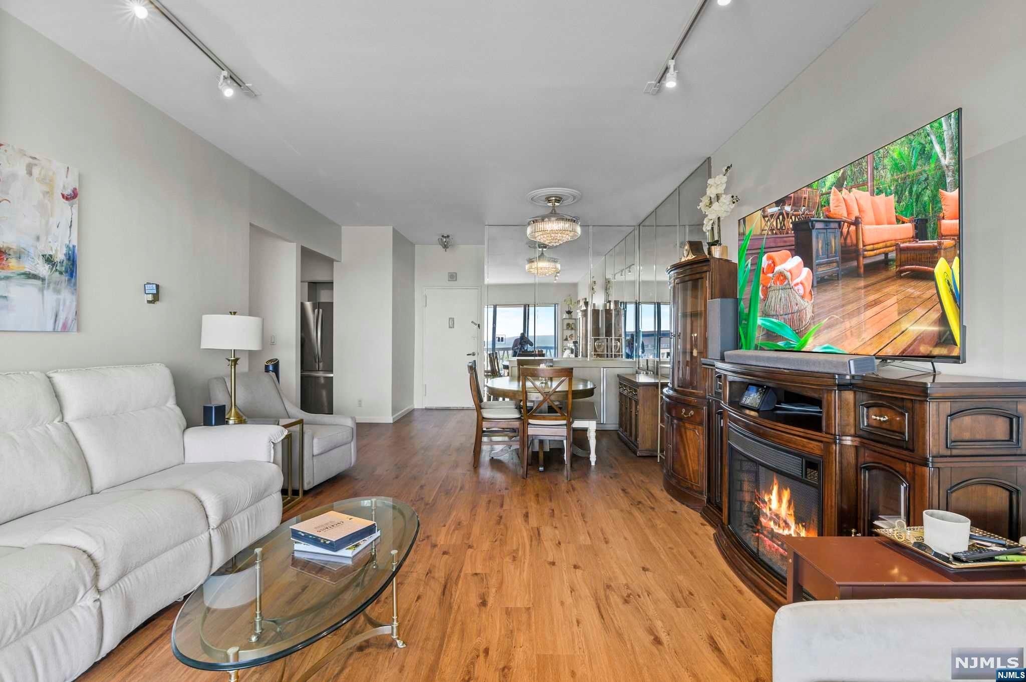 2000 Linwood Avenue 23G