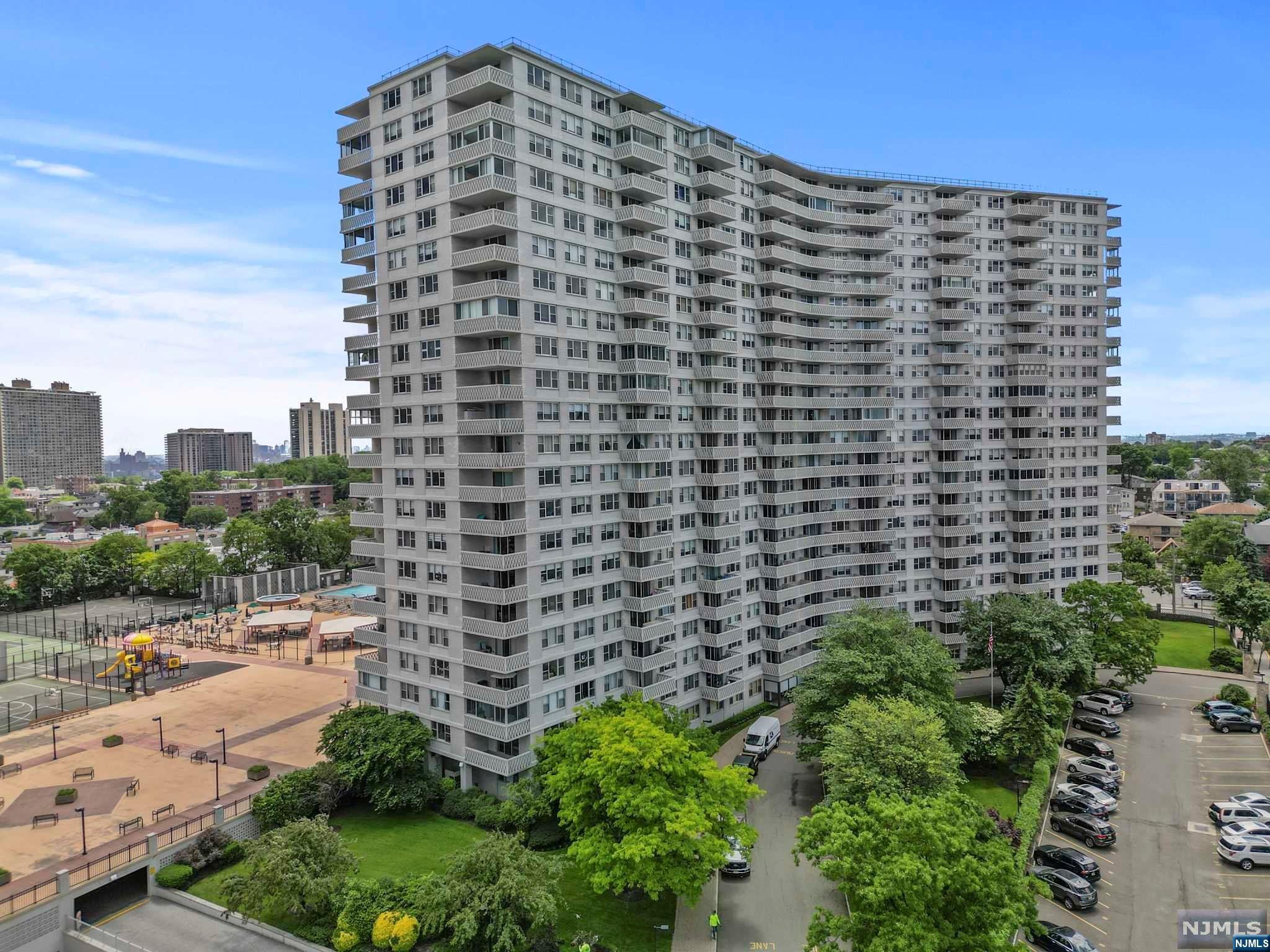 2000 Linwood Avenue 23G