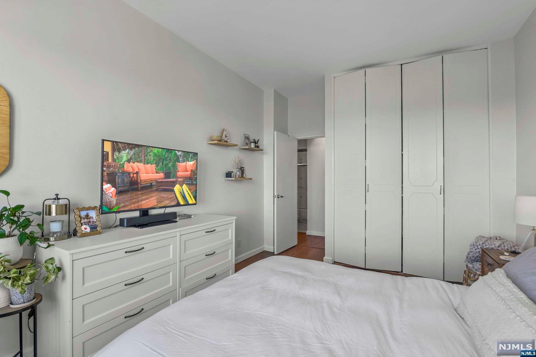 2000 Linwood Avenue 23G