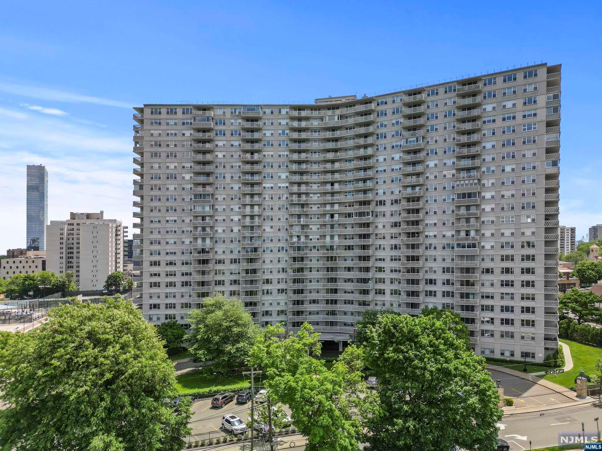 2000 Linwood Avenue 23G
