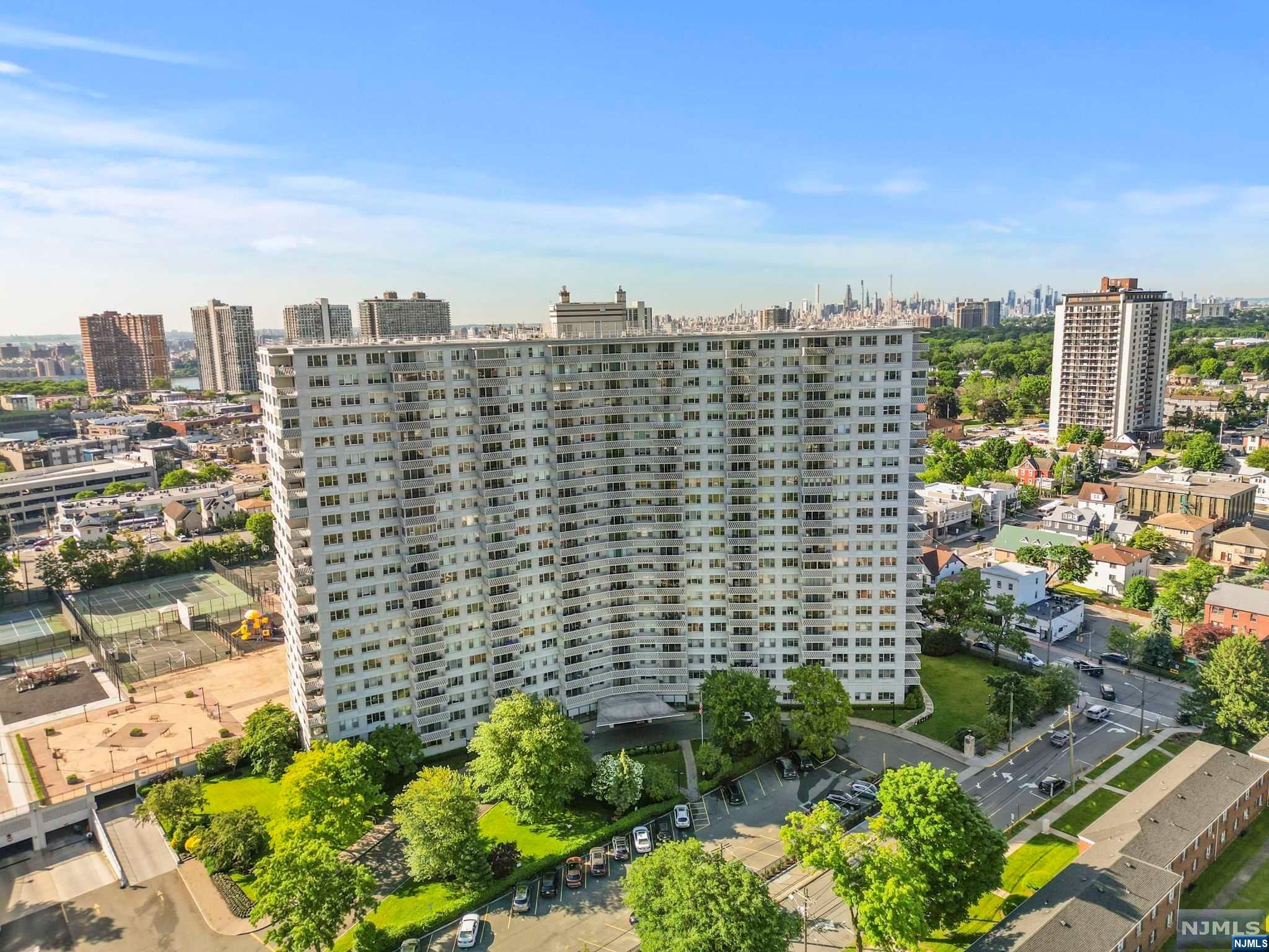 2000 Linwood Avenue 23G
