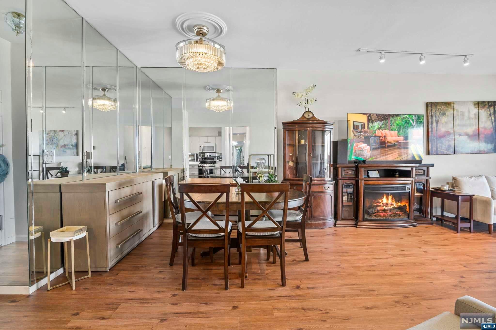2000 Linwood Avenue 23G