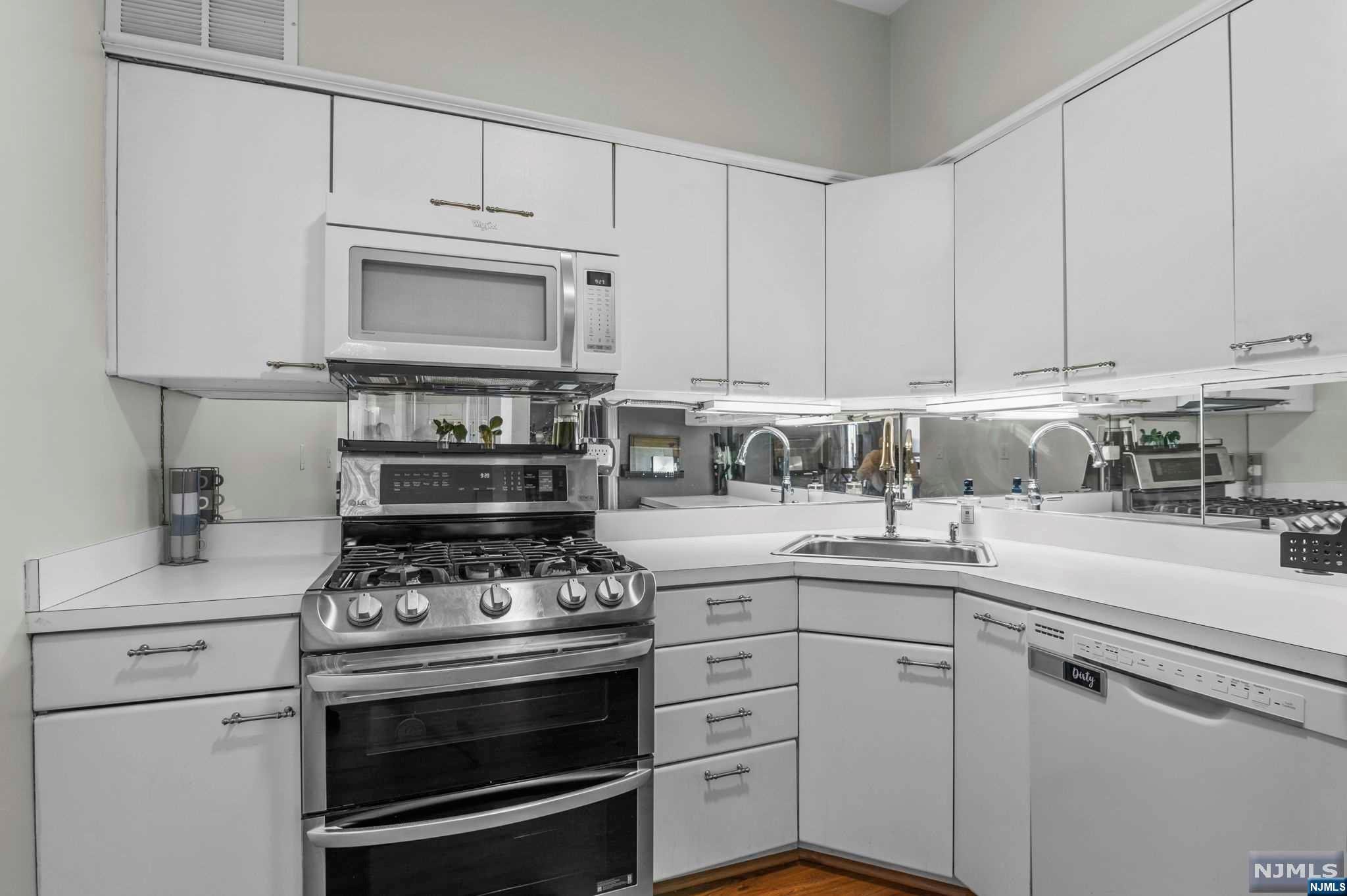 2000 Linwood Avenue 23G