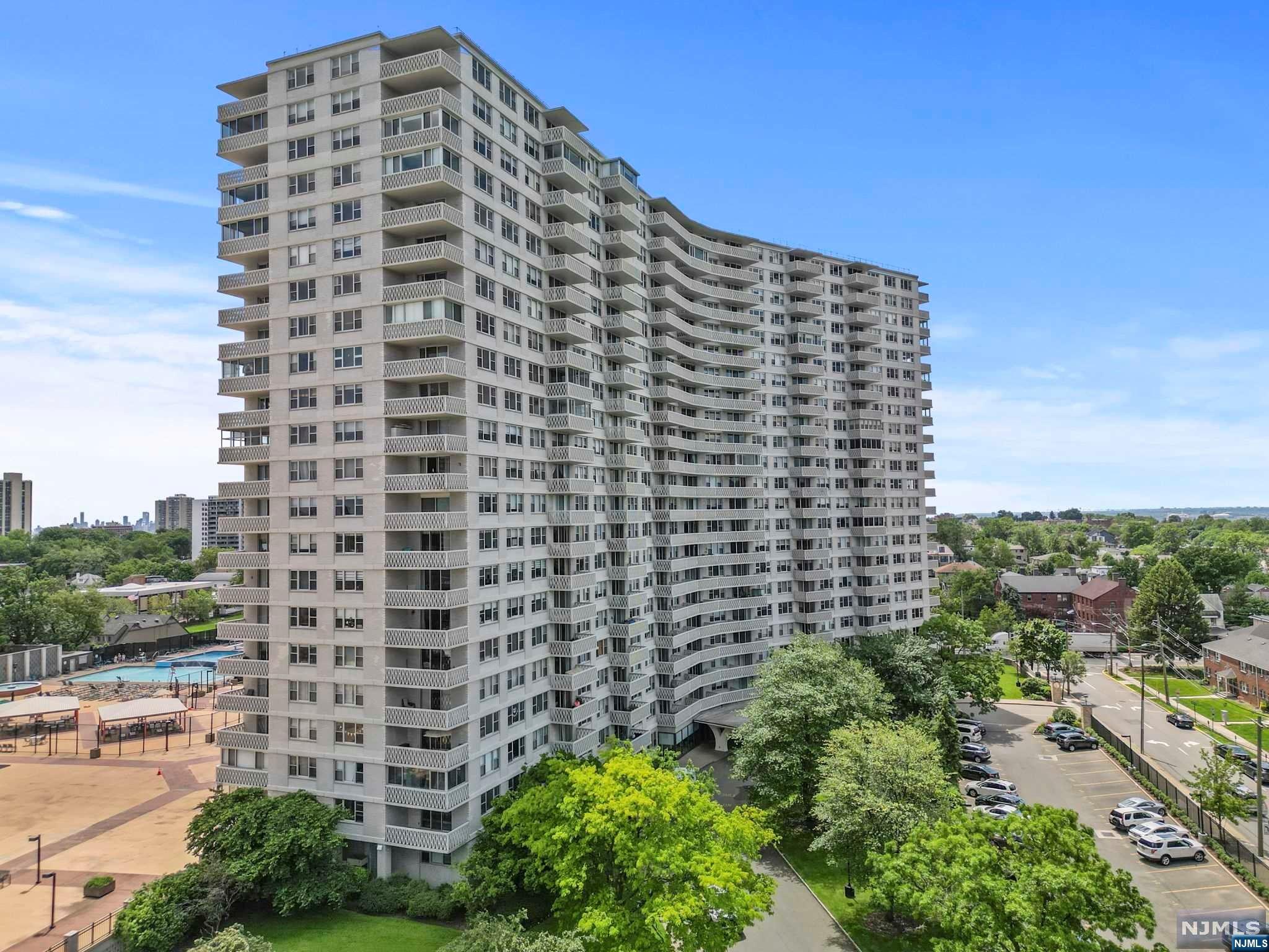 2000 Linwood Avenue 23G